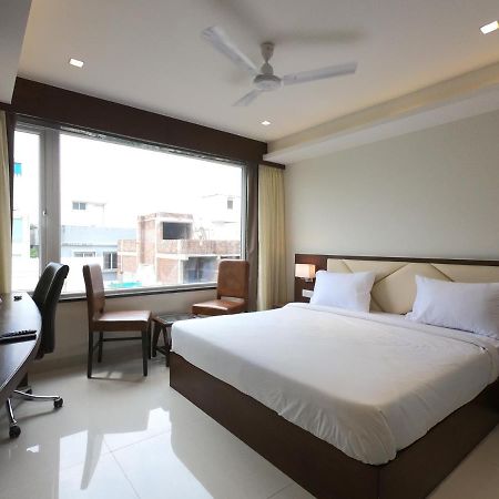 Hotel The Bellevue Indore Exterior foto