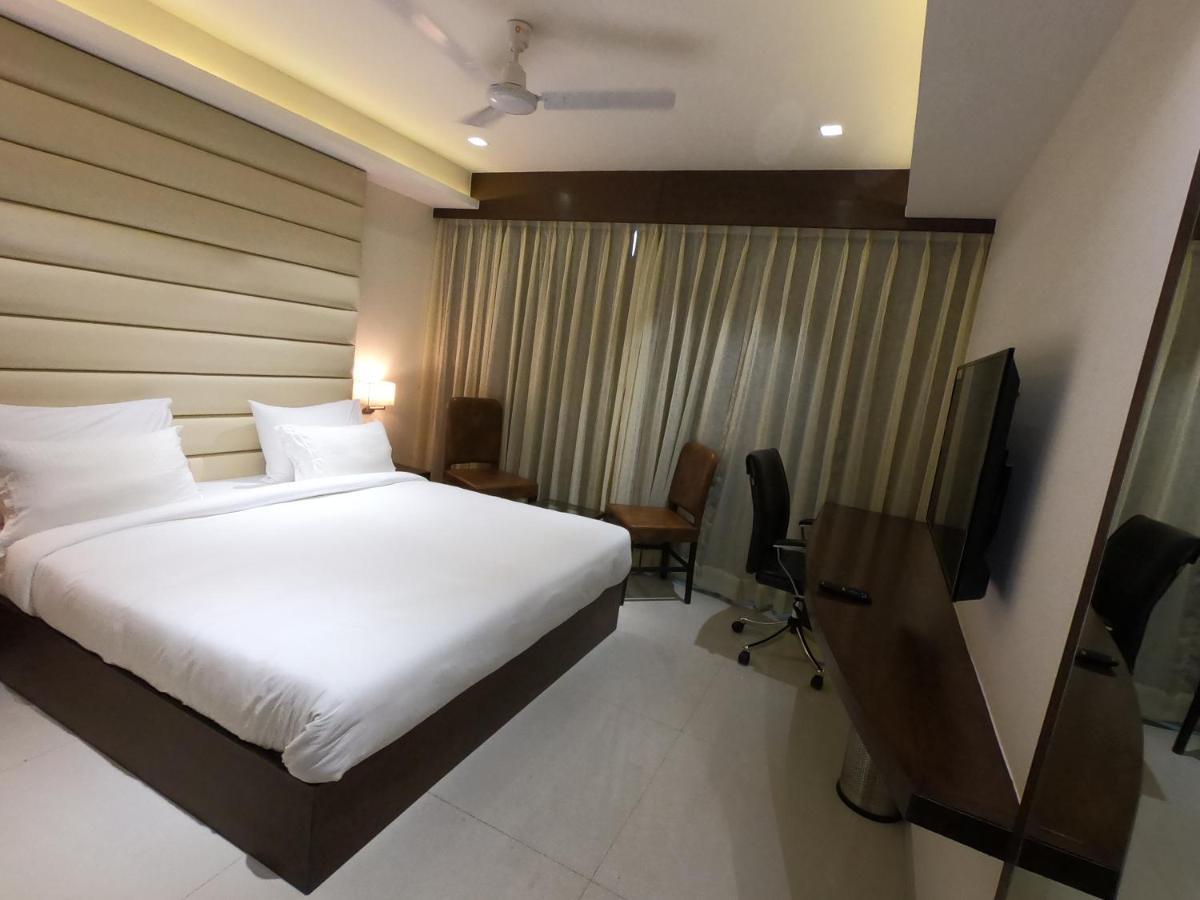 Hotel The Bellevue Indore Exterior foto