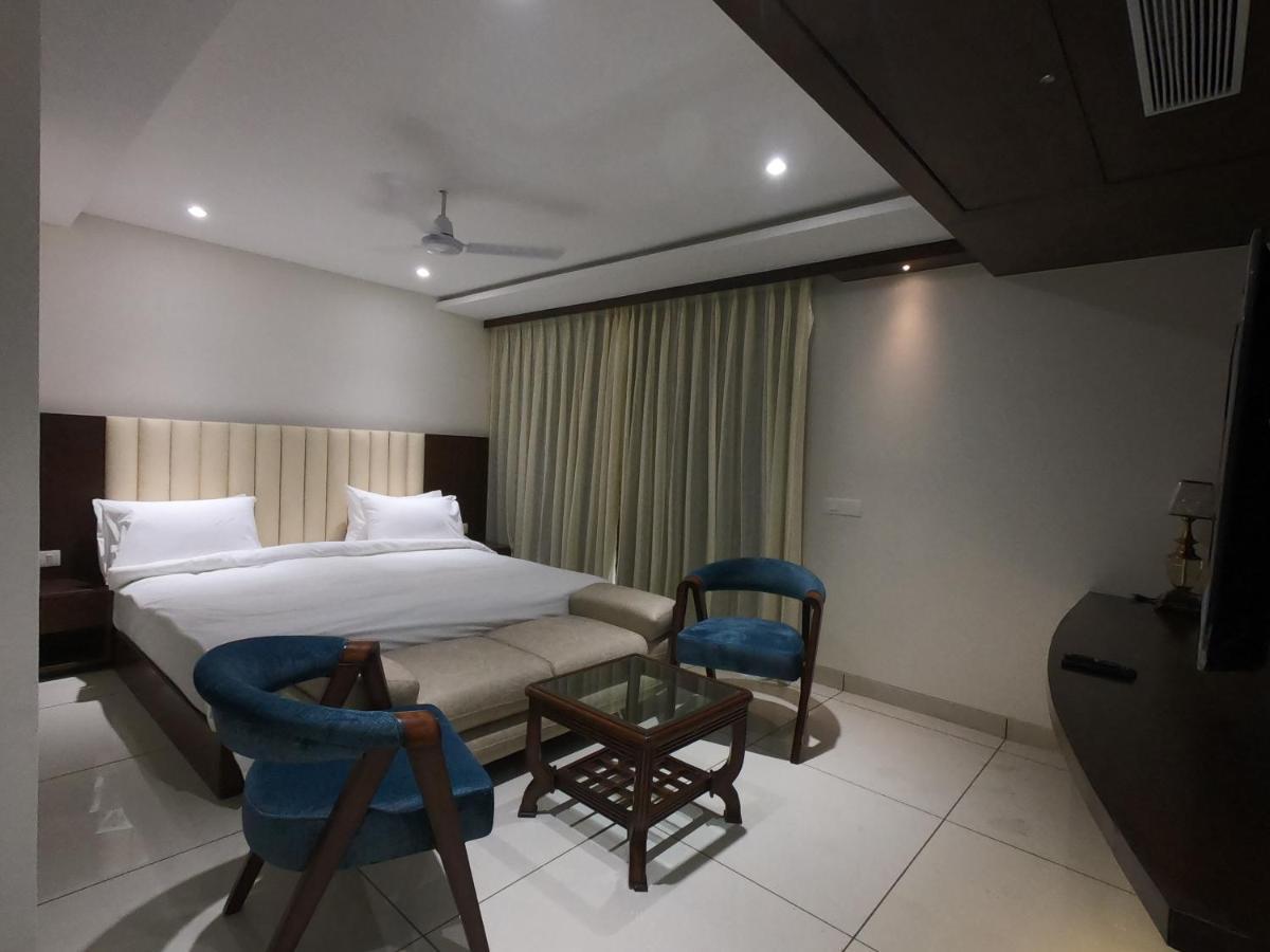 Hotel The Bellevue Indore Exterior foto