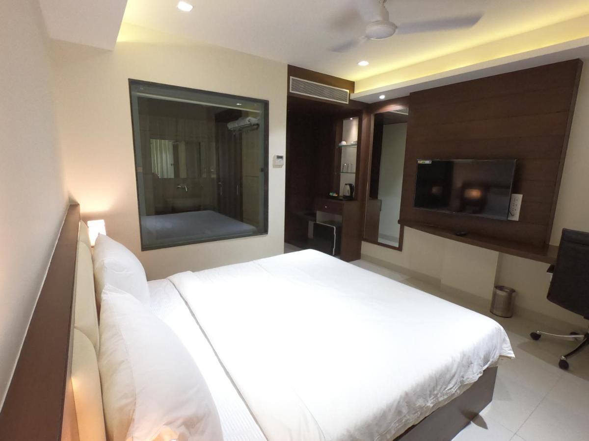 Hotel The Bellevue Indore Exterior foto