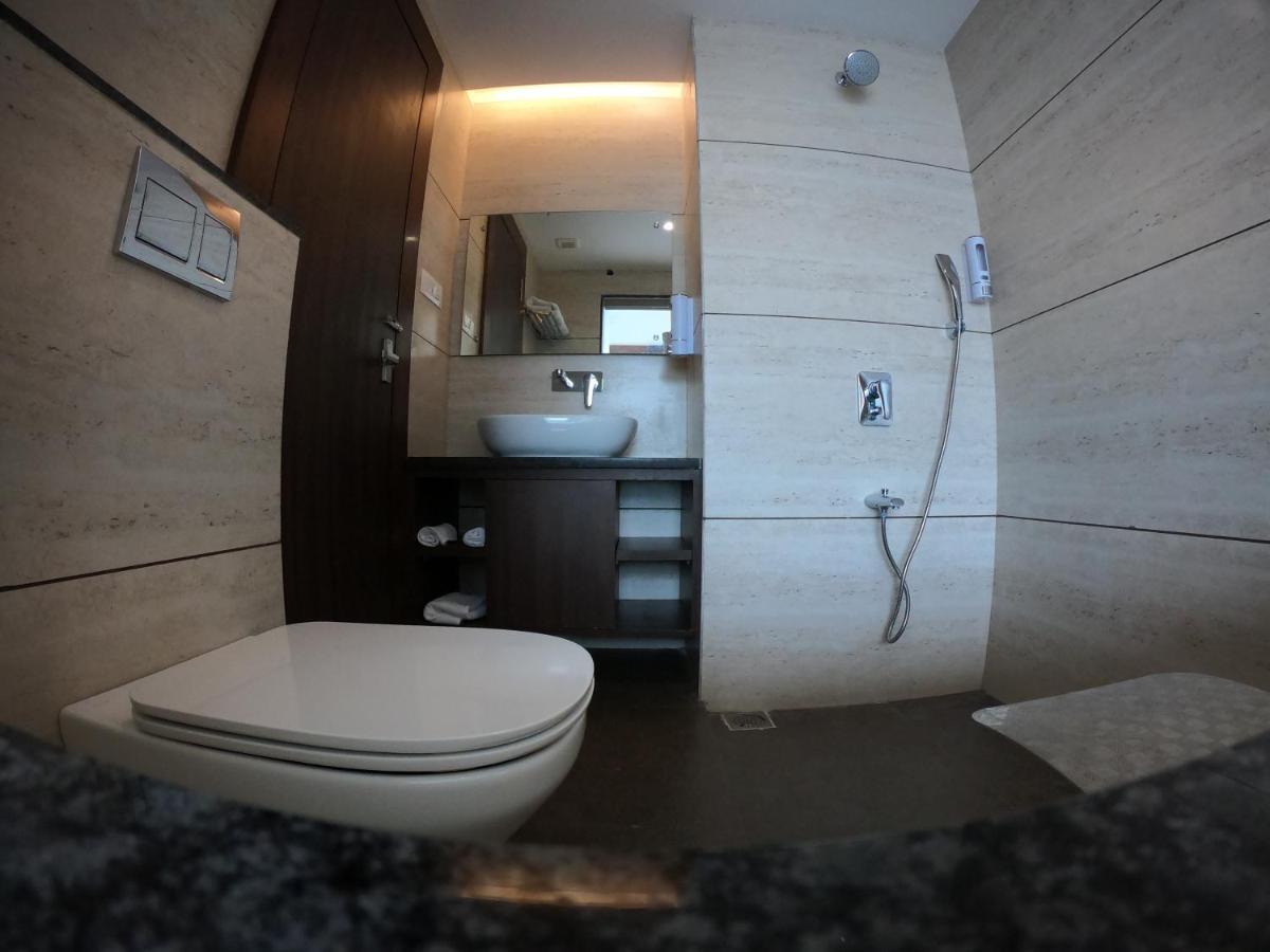 Hotel The Bellevue Indore Exterior foto