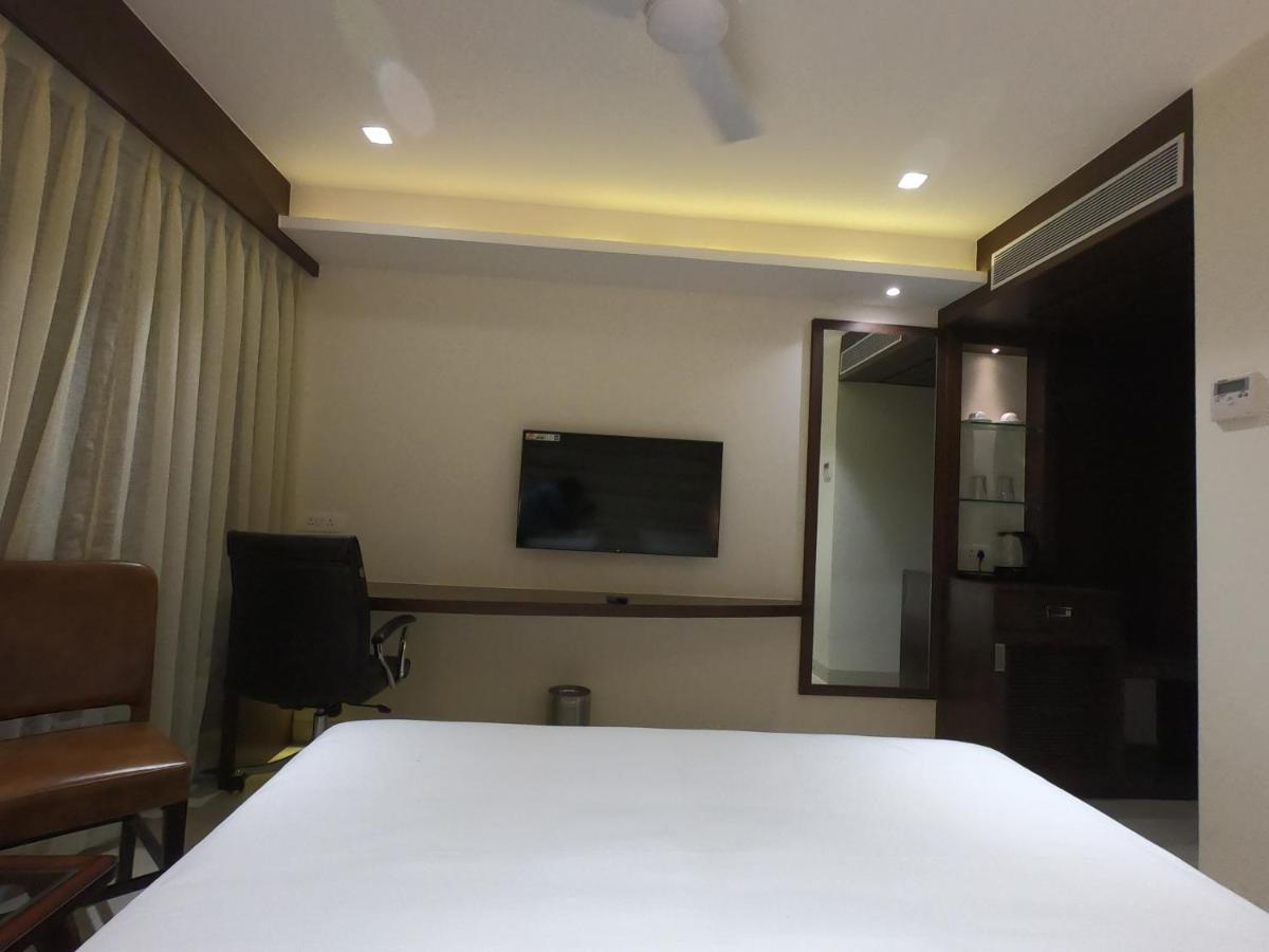 Hotel The Bellevue Indore Exterior foto