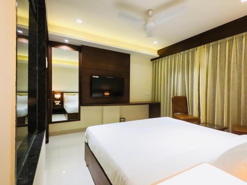 Hotel The Bellevue Indore Exterior foto