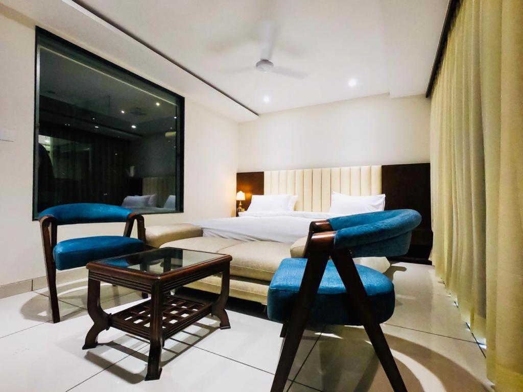 Hotel The Bellevue Indore Exterior foto